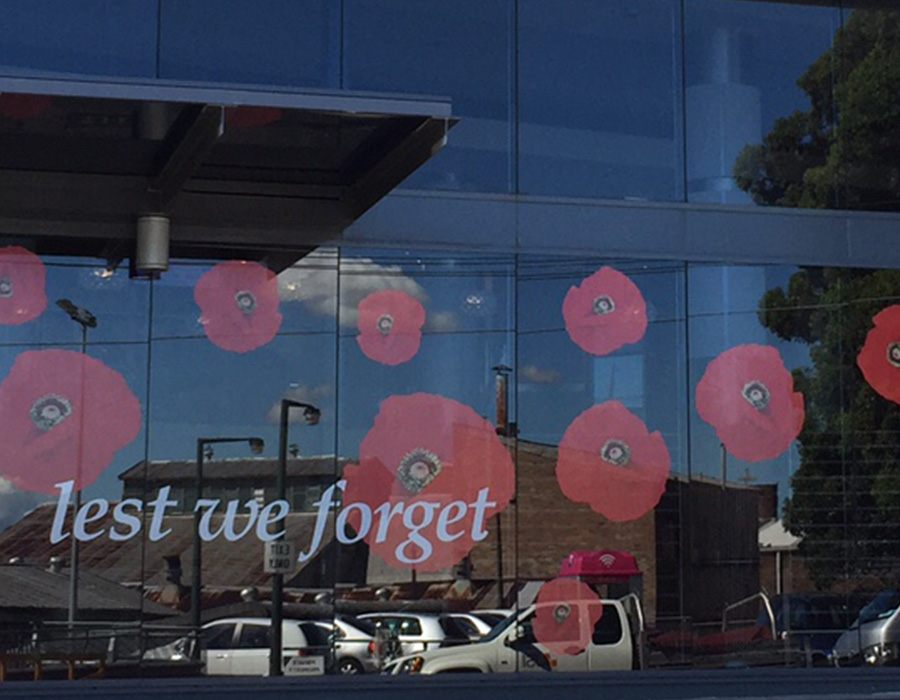 signage-rsl-lessweforget2